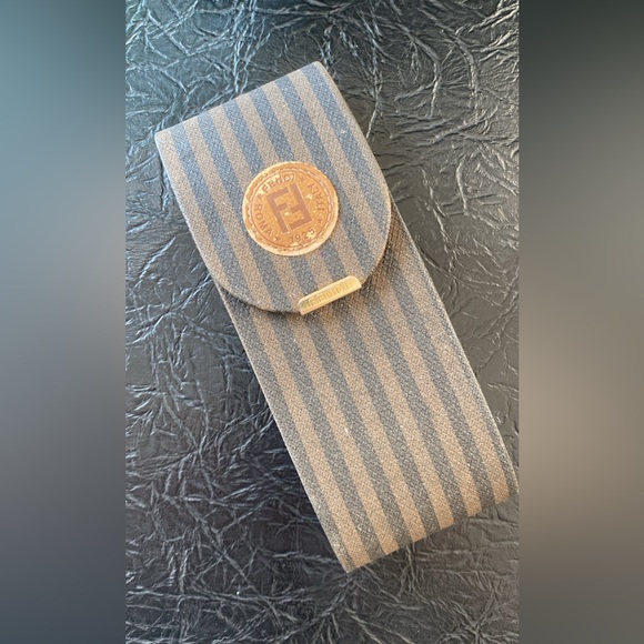 Vintage 90’s Fendi Gold Sunglasses - Picture 6 of 8